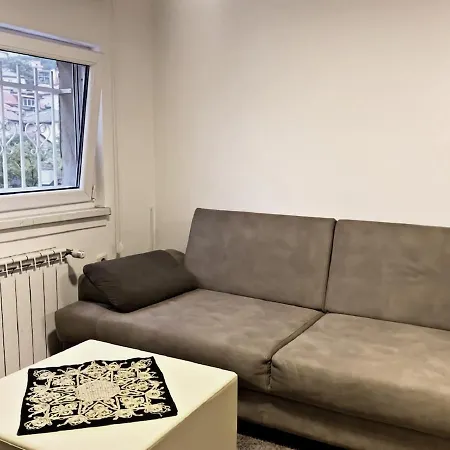 Apartman 1913 *