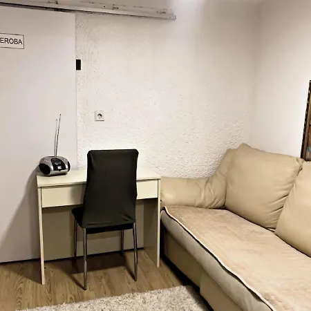 Apartman 1913 *